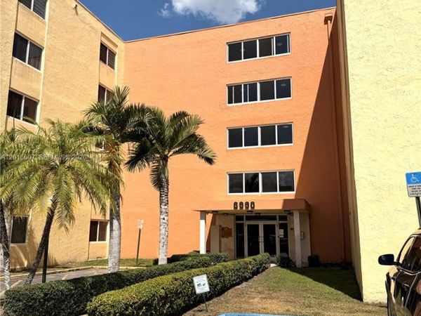 6990 NW 186th St , Unit 4-210A, Hialeah, FL 33015