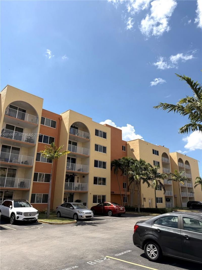 6990 NW 186th St , Unit 4-210A, Hialeah, FL 33015 Photo
