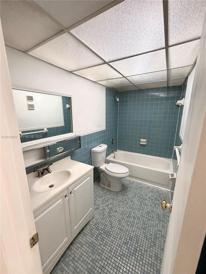 6990 NW 186th St , Unit 4-210A, Hialeah, FL 33015 Photo