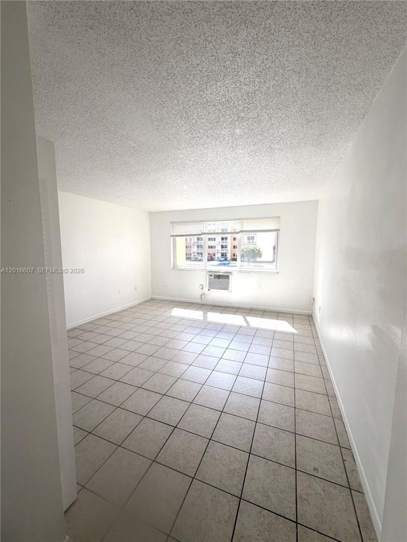 6990 NW 186th St , Unit 4-210A, Hialeah, FL 33015 Photo