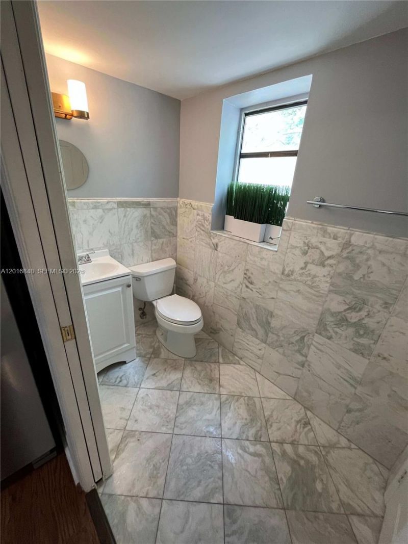 235 Antilla Ave, Unit 5, Coral Gables, FL 33134 Photo
