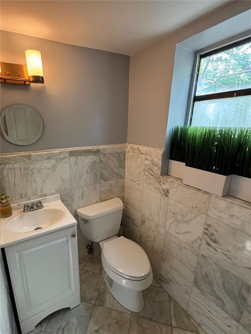 235 Antilla Ave, Unit 5, Coral Gables, FL 33134 Photo