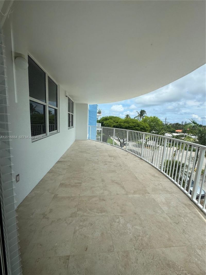 1555 N N.treasure Dr, Unit 313, North Bay Village, FL 33141 Photo