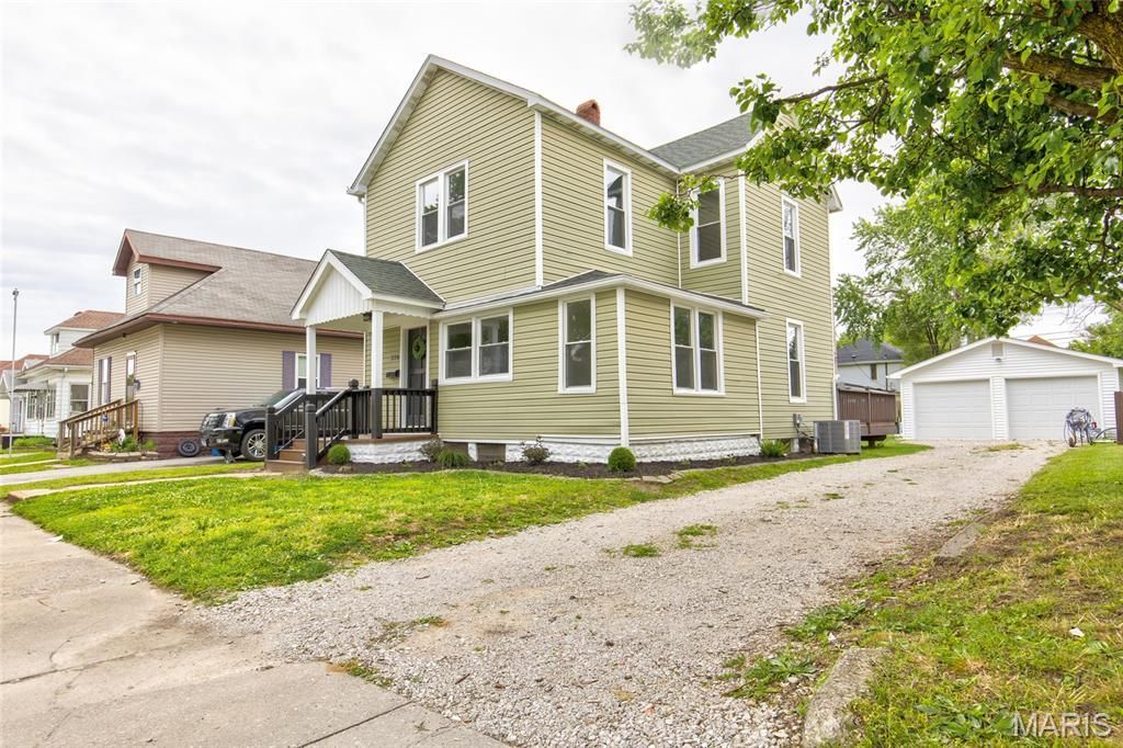 226 E Penning Avenue, Wood River, IL 62095 Main Photo