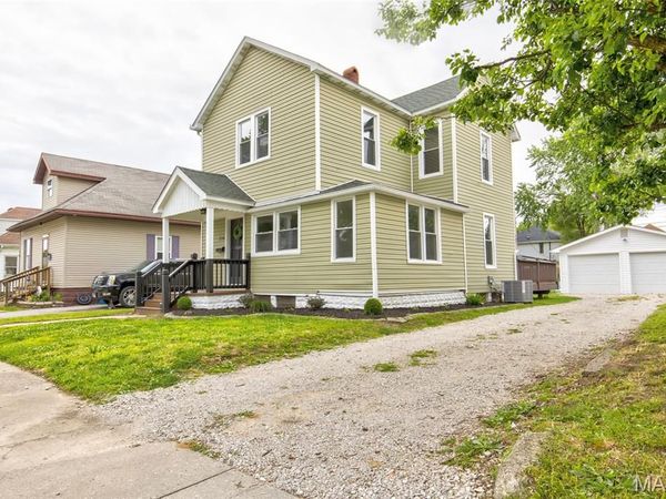 226 E Penning Avenue, Wood River, IL 62095