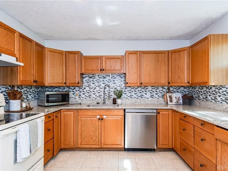 1976 Redstone Drive, Fairborn, OH 45324 Photo 5
