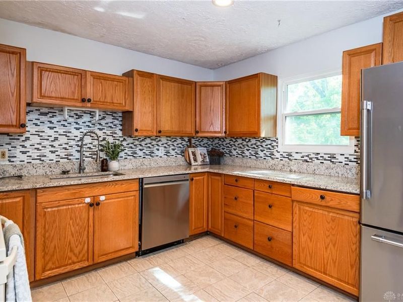 1976 Redstone Drive, Fairborn, OH 45324 Photo 6