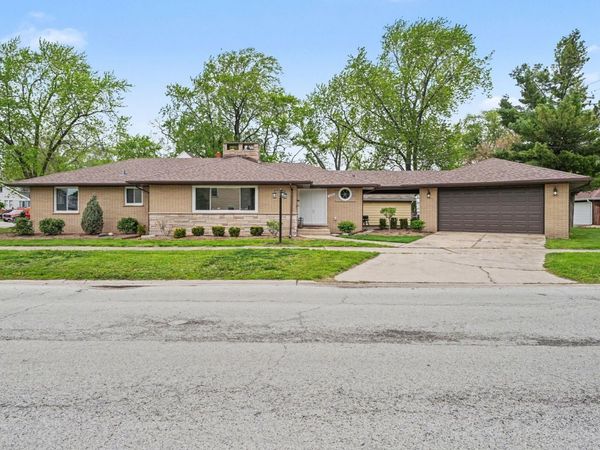 18289 Burnham Avenue , Lansing, IL 60438