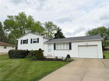 7090 Hillridge Avenue NE, Canton, OH 44721