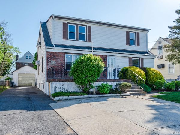 126 Scranton Avenue , Lynbrook, NY 11563