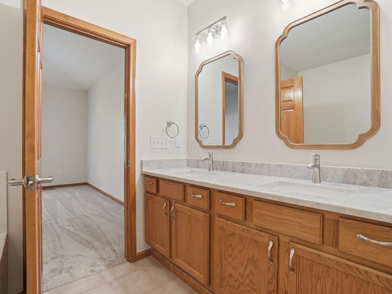 1029 Laketree Court E, Westerville, OH 43081 Photo 20