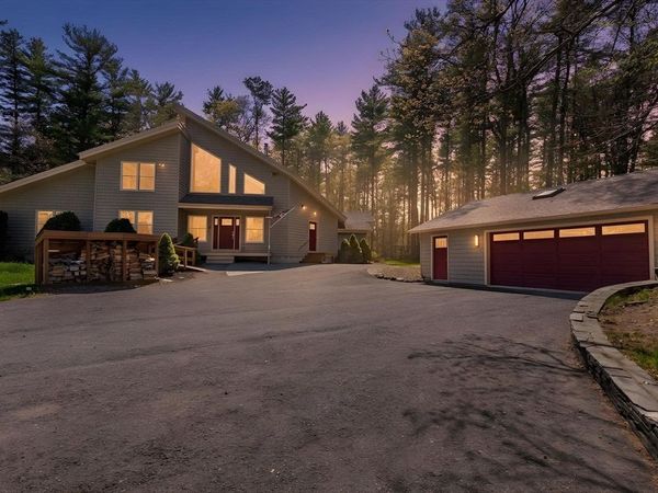 8 Dunham Rd, Freetown, MA 02702