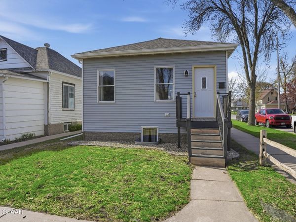 1023 4TH Avenue N, Grand Forks, ND 58203