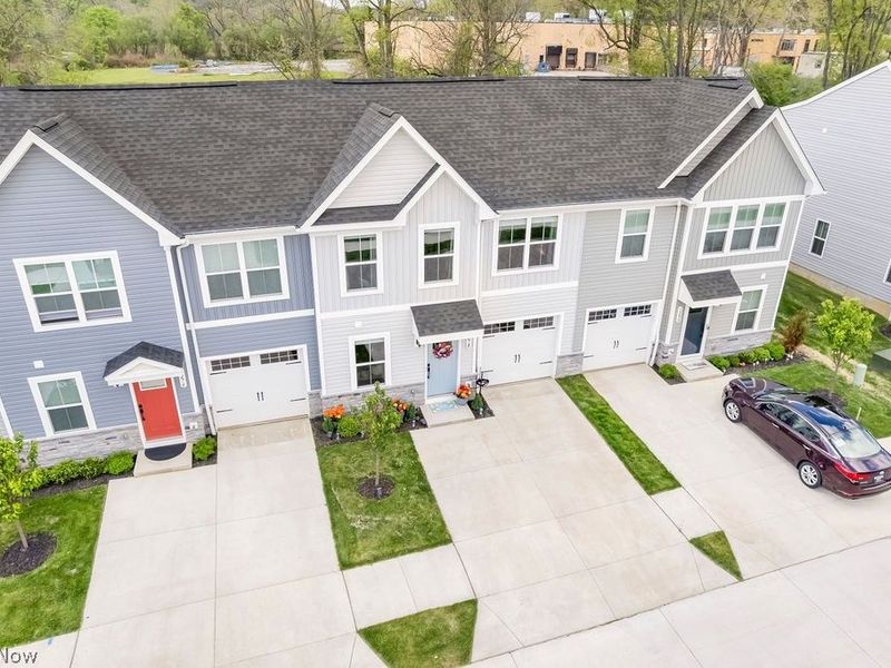 1278 Divot Circle, Akron, OH 44313 Photo 2