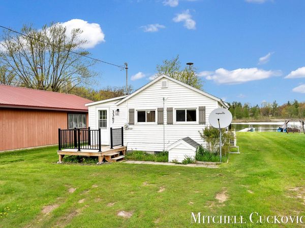 3367 Flint Drive, Sheridan, MI 48884