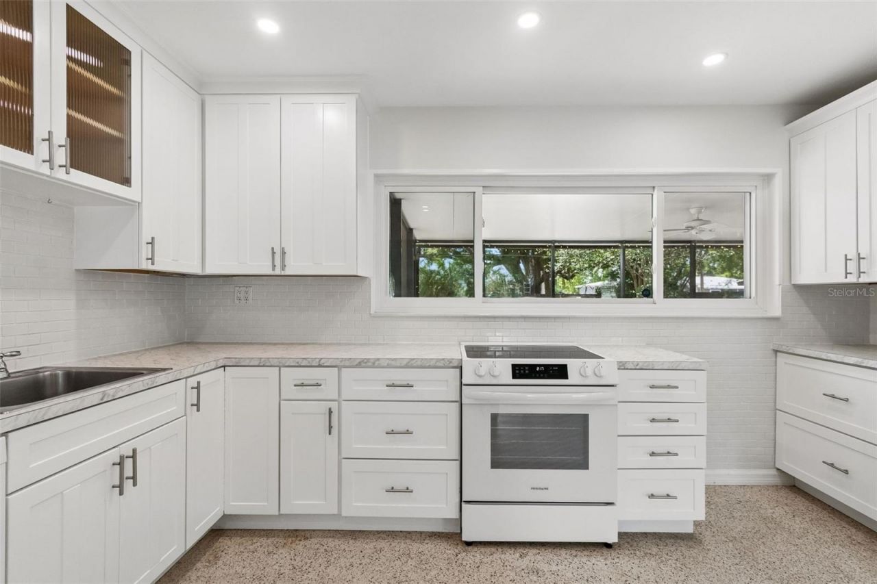 2700 43rd Street N, Saint Petersburg, FL 33713 Photo