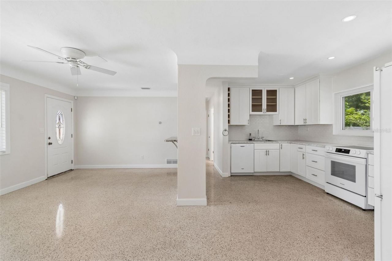 2700 43rd Street N, Saint Petersburg, FL 33713 Photo