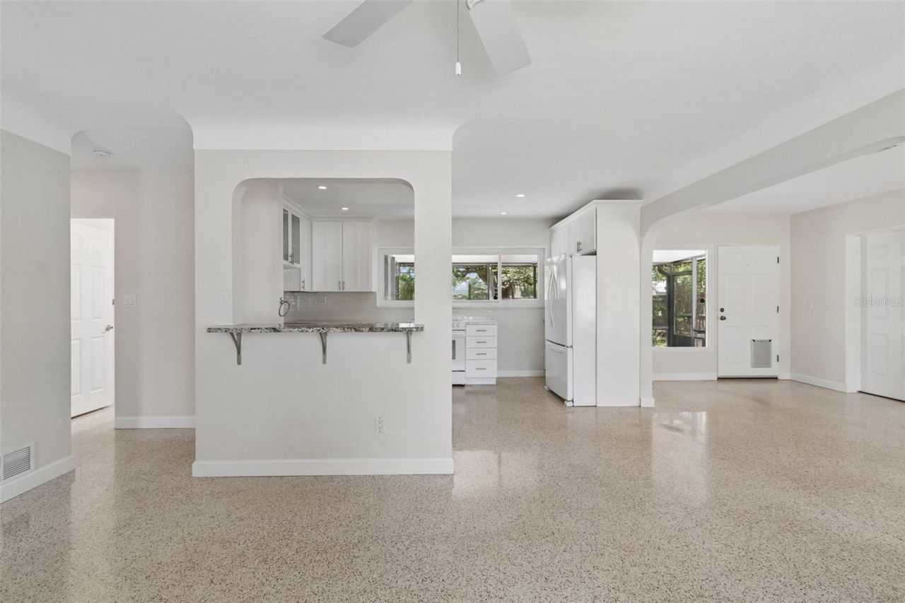 2700 43rd Street N, Saint Petersburg, FL 33713 Photo
