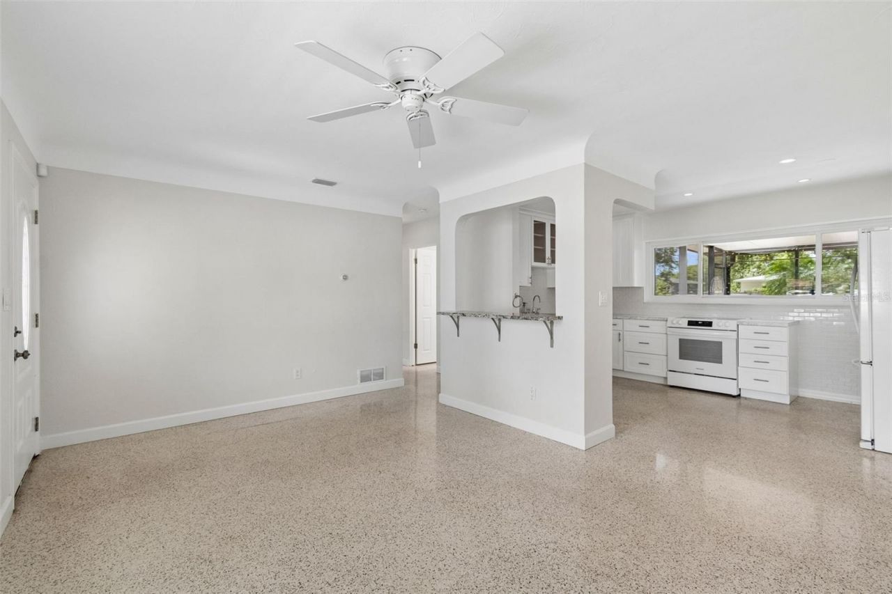 2700 43rd Street N, Saint Petersburg, FL 33713 Photo