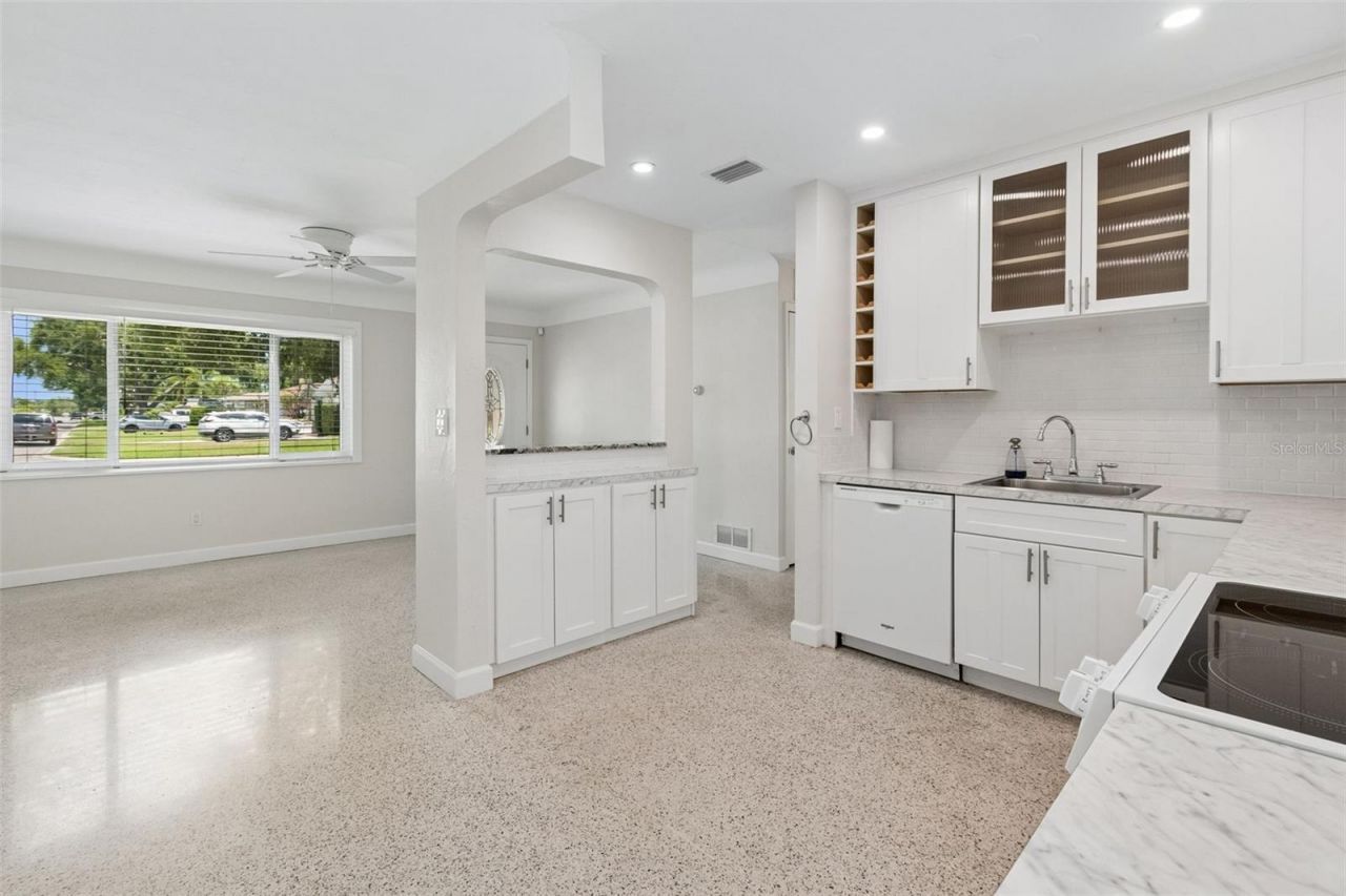 2700 43rd Street N, Saint Petersburg, FL 33713 Photo