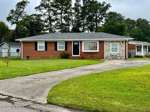 34 Berkshire Drive, Jacksonville, NC 28546