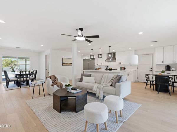 4646 E VERNON Avenue, Phoenix, AZ 85008