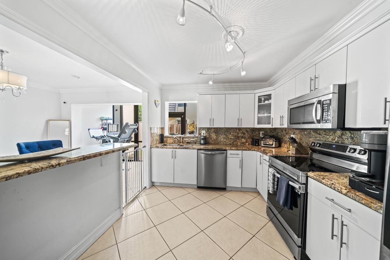 8745 SW 137th Avenue, Miami, FL 33183 Photo