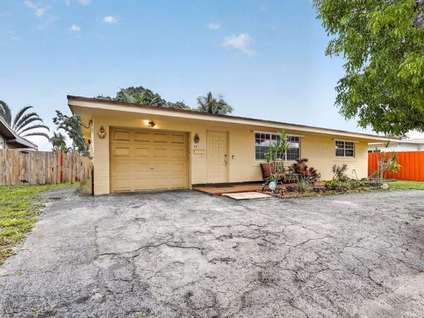 1411 NW 89th Avenue, Pembroke Pines, FL 33024