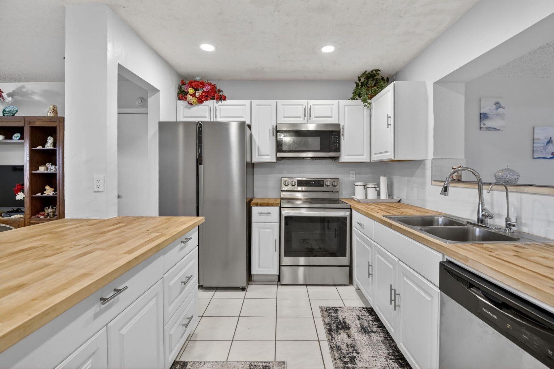 1411 NW 89th Avenue, Pembroke Pines, FL 33024 Photo
