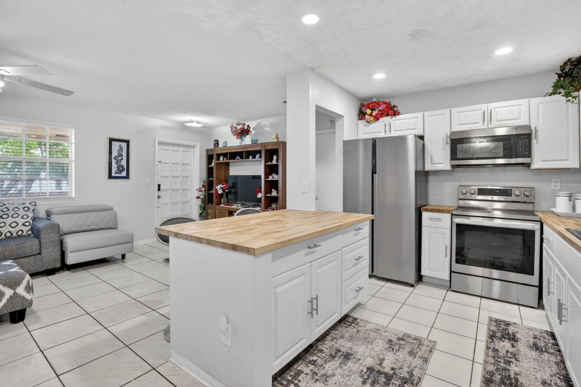 1411 NW 89th Avenue, Pembroke Pines, FL 33024 Photo