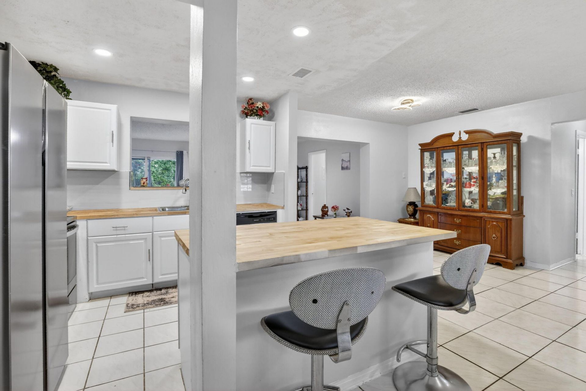 1411 NW 89th Avenue, Pembroke Pines, FL 33024 Photo