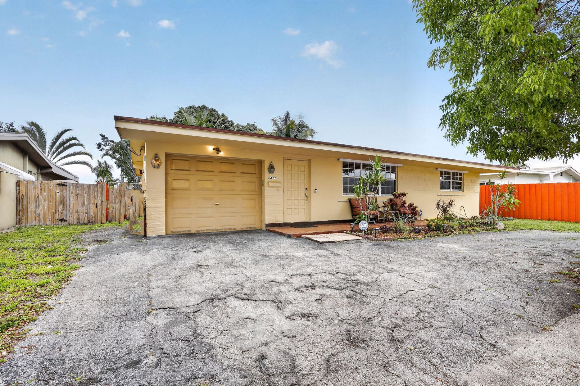 1411 NW 89th Avenue, Pembroke Pines, FL 33024 Photo