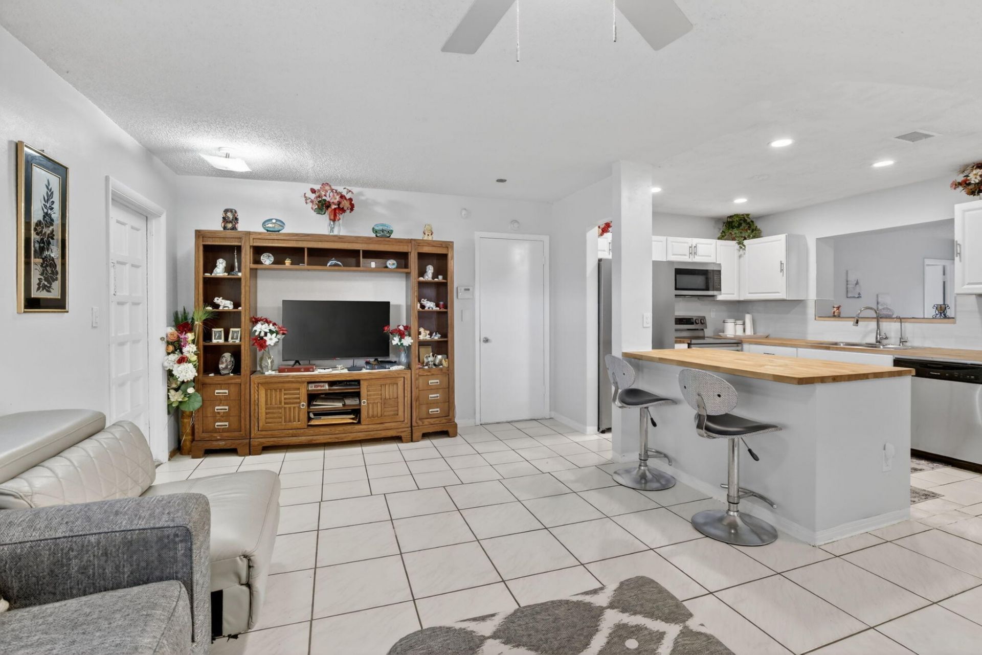 1411 NW 89th Avenue, Pembroke Pines, FL 33024 Photo