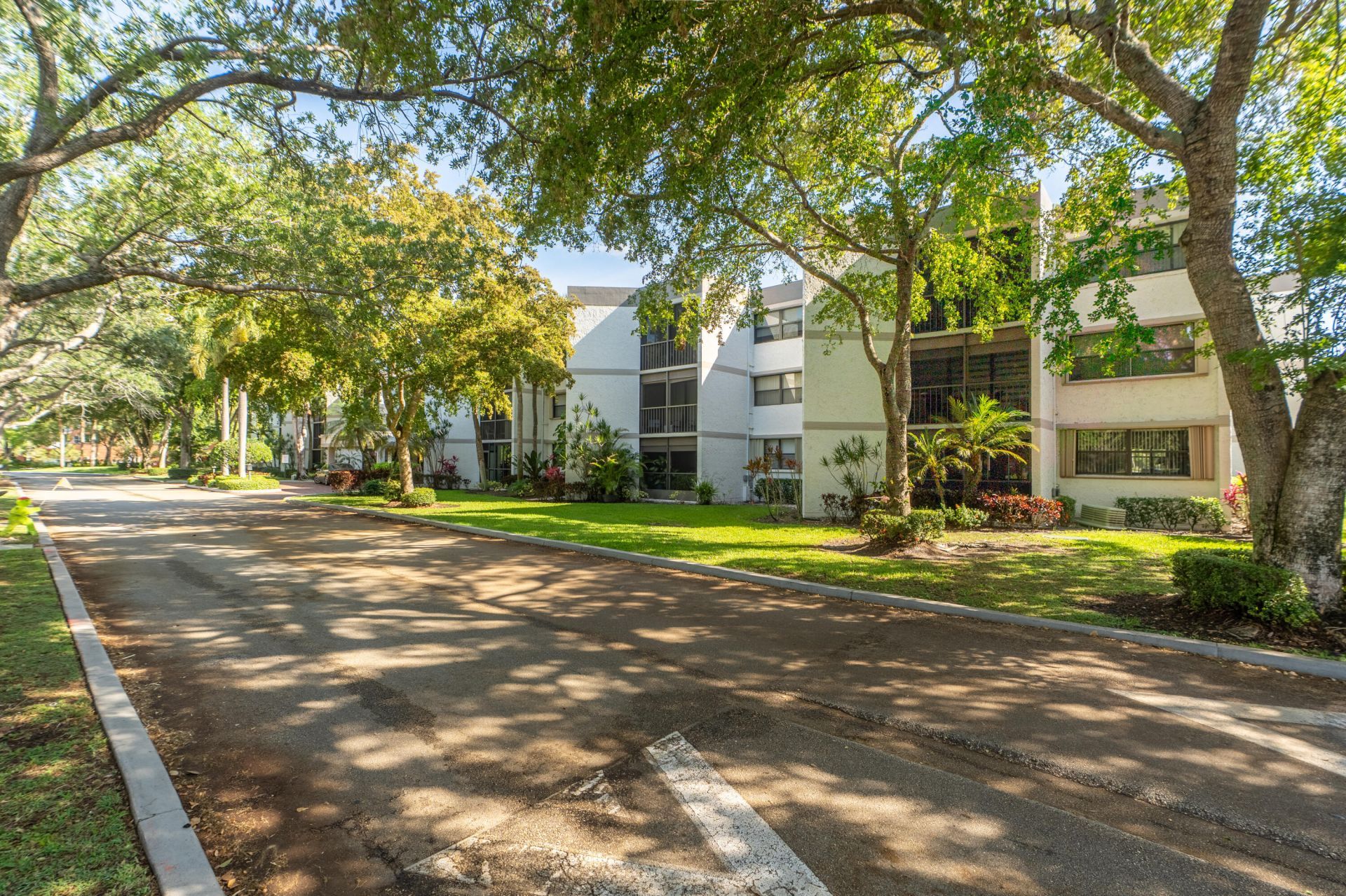 16401 Golf Club Road, Unit 113, Weston, FL 33326 Photo