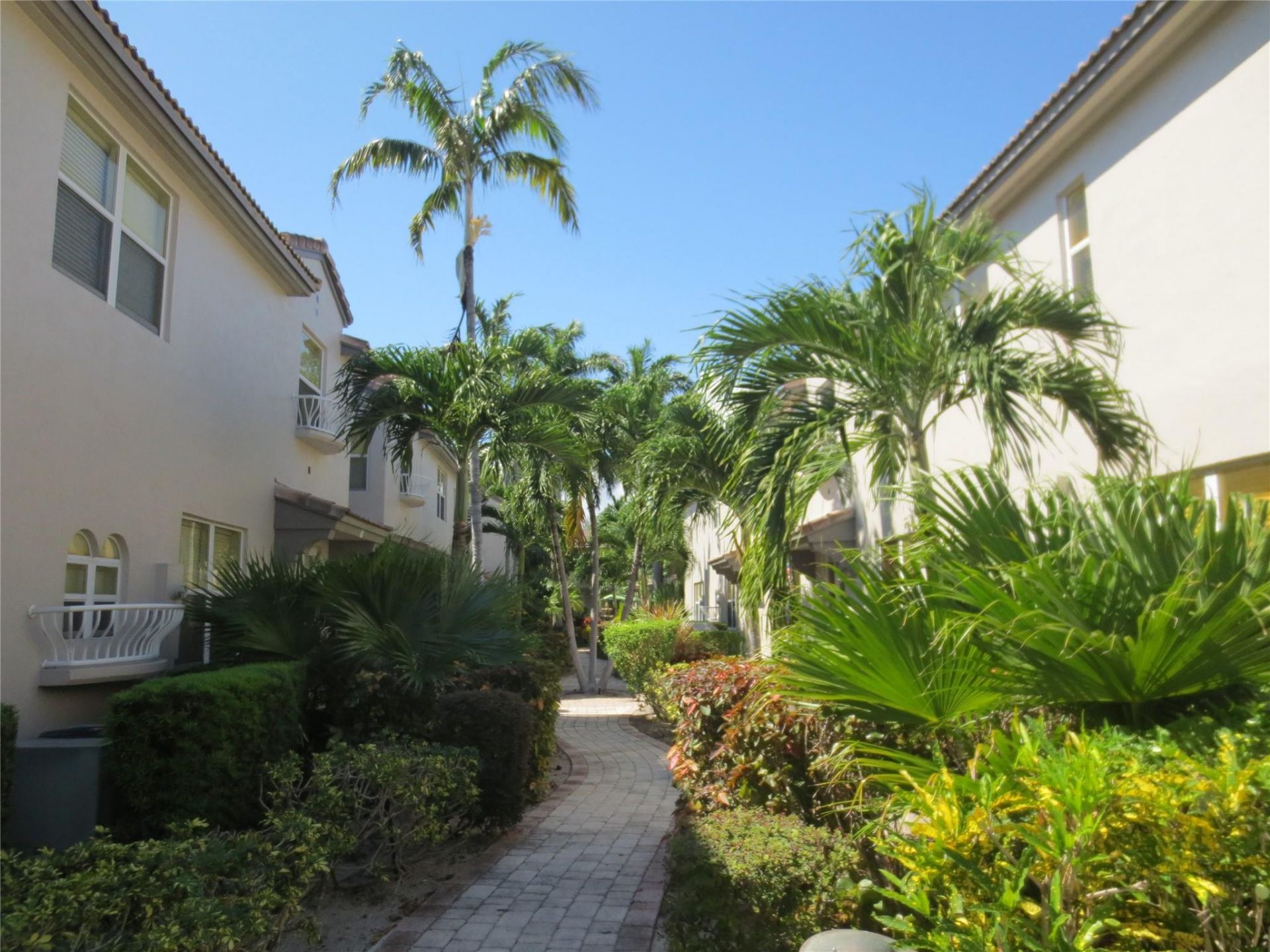 1900 Oceanwalk Lane, Unit 117, Lauderdale by the Sea, FL 33062 Photo