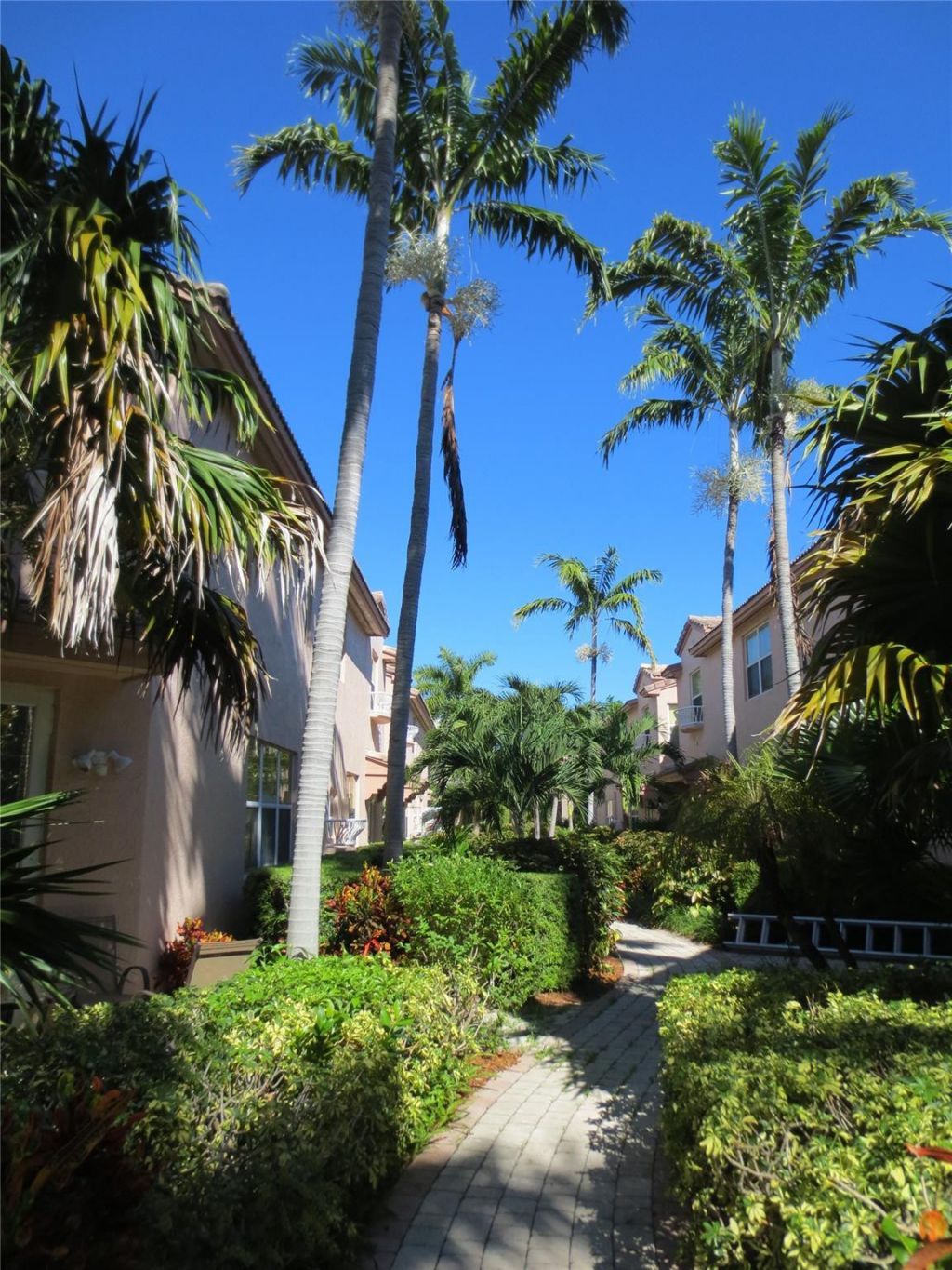1900 Oceanwalk Lane, Unit 117, Lauderdale by the Sea, FL 33062 Photo