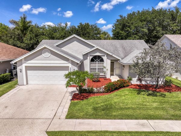 252 Moccasin Trail W, Jupiter, FL 33458
