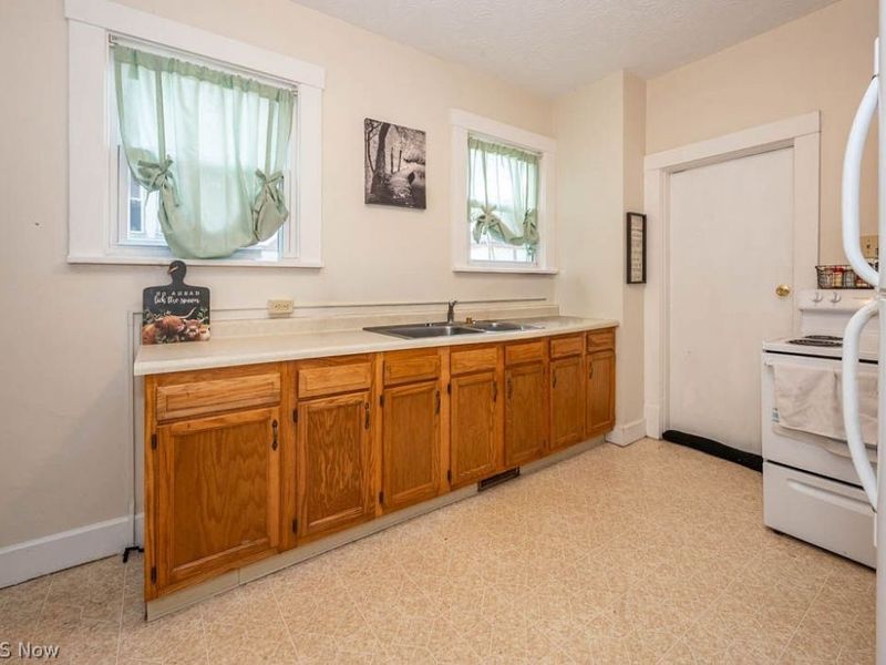 1005 S Freedom Avenue, Alliance, OH 44601 Photo 9