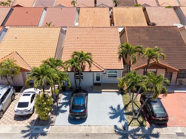 5471 W 27th Ct, Hialeah, FL 33016