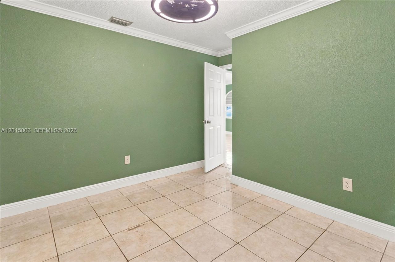 5471 W 27th Ct, Hialeah, FL 33016 Photo