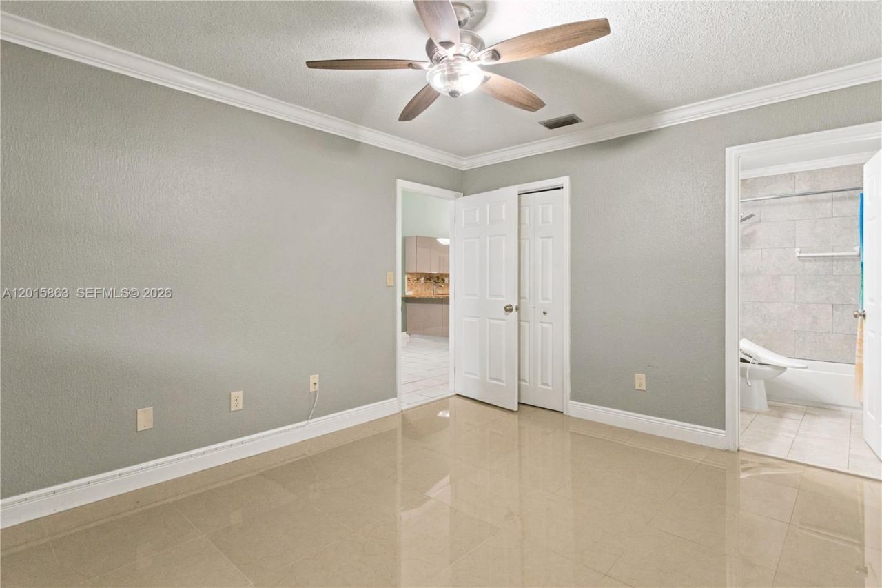 5471 W 27th Ct, Hialeah, FL 33016 Photo