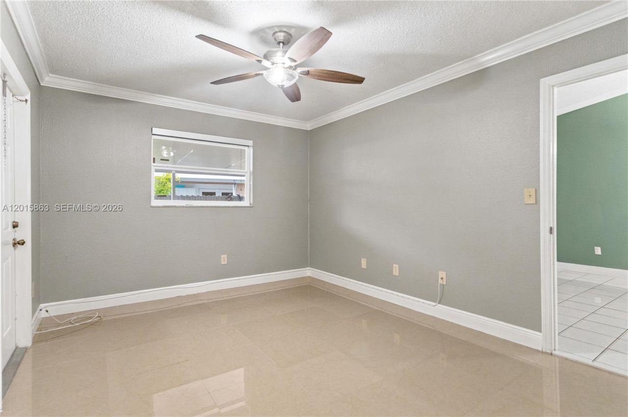 5471 W 27th Ct, Hialeah, FL 33016 Photo