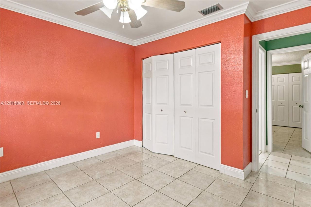 5471 W 27th Ct, Hialeah, FL 33016 Photo