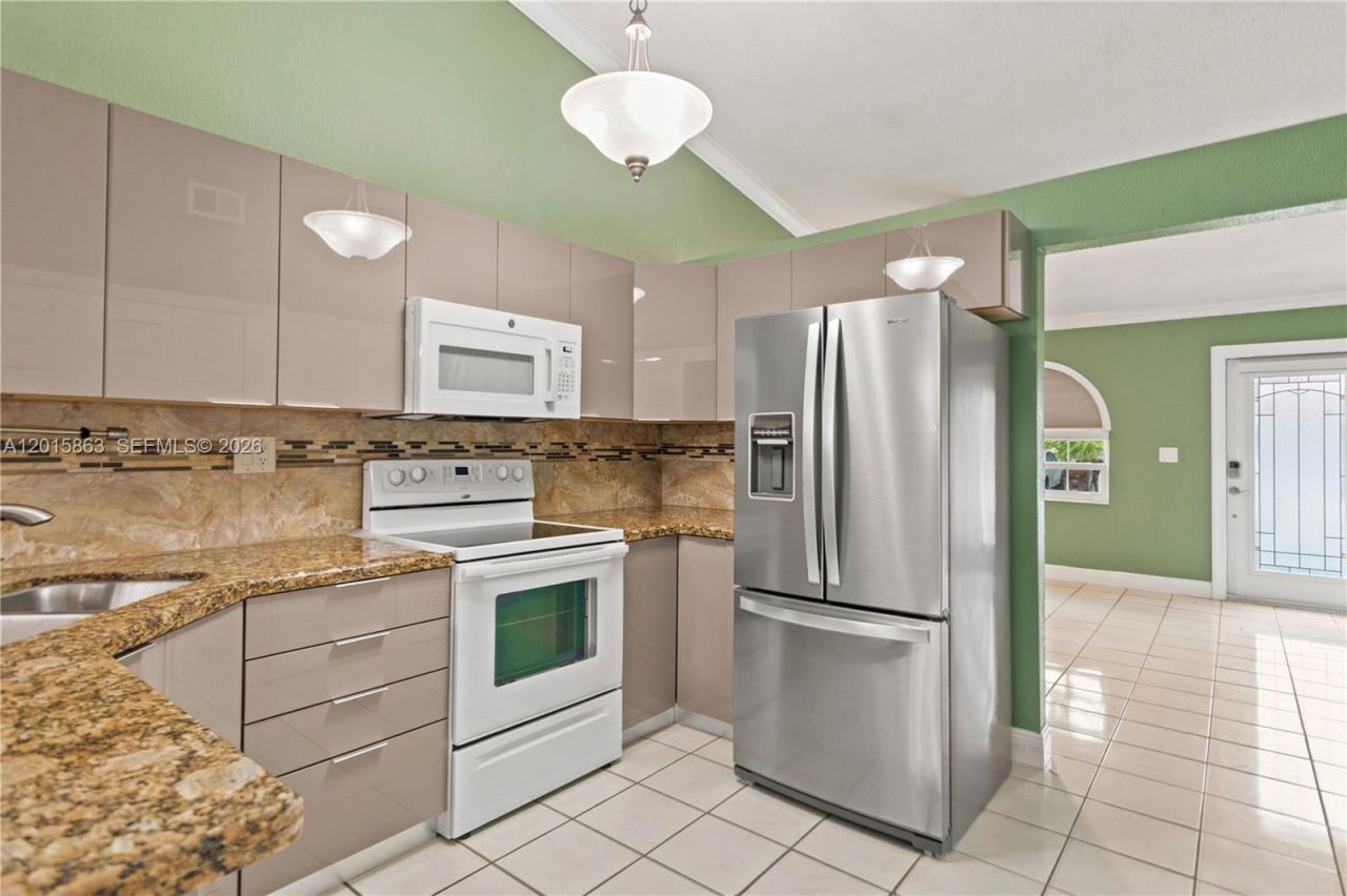 5471 W 27th Ct, Hialeah, FL 33016 Photo