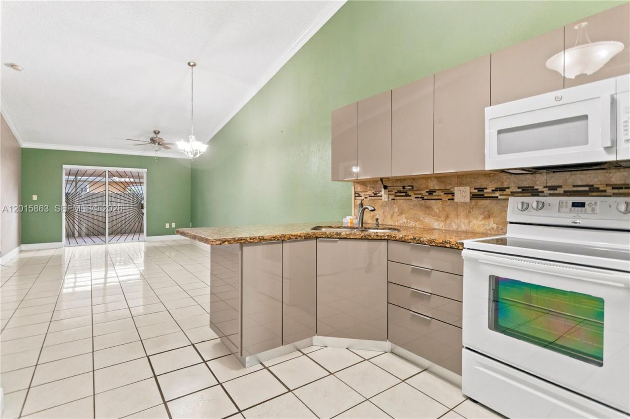 5471 W 27th Ct, Hialeah, FL 33016 Photo