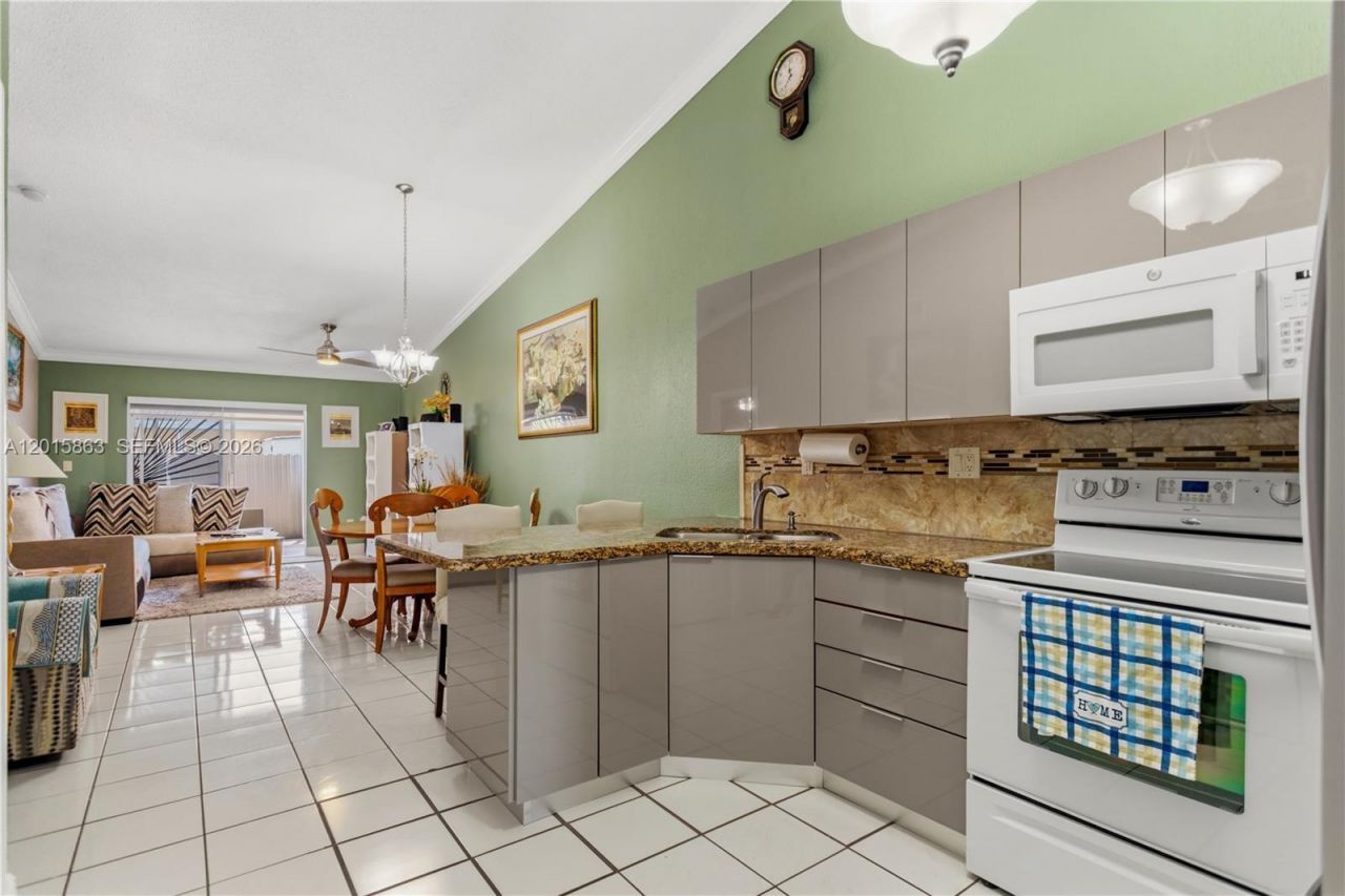 5471 W 27th Ct, Hialeah, FL 33016 Photo