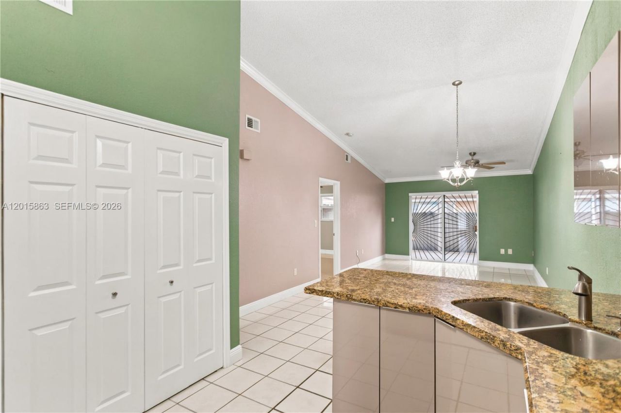5471 W 27th Ct, Hialeah, FL 33016 Photo