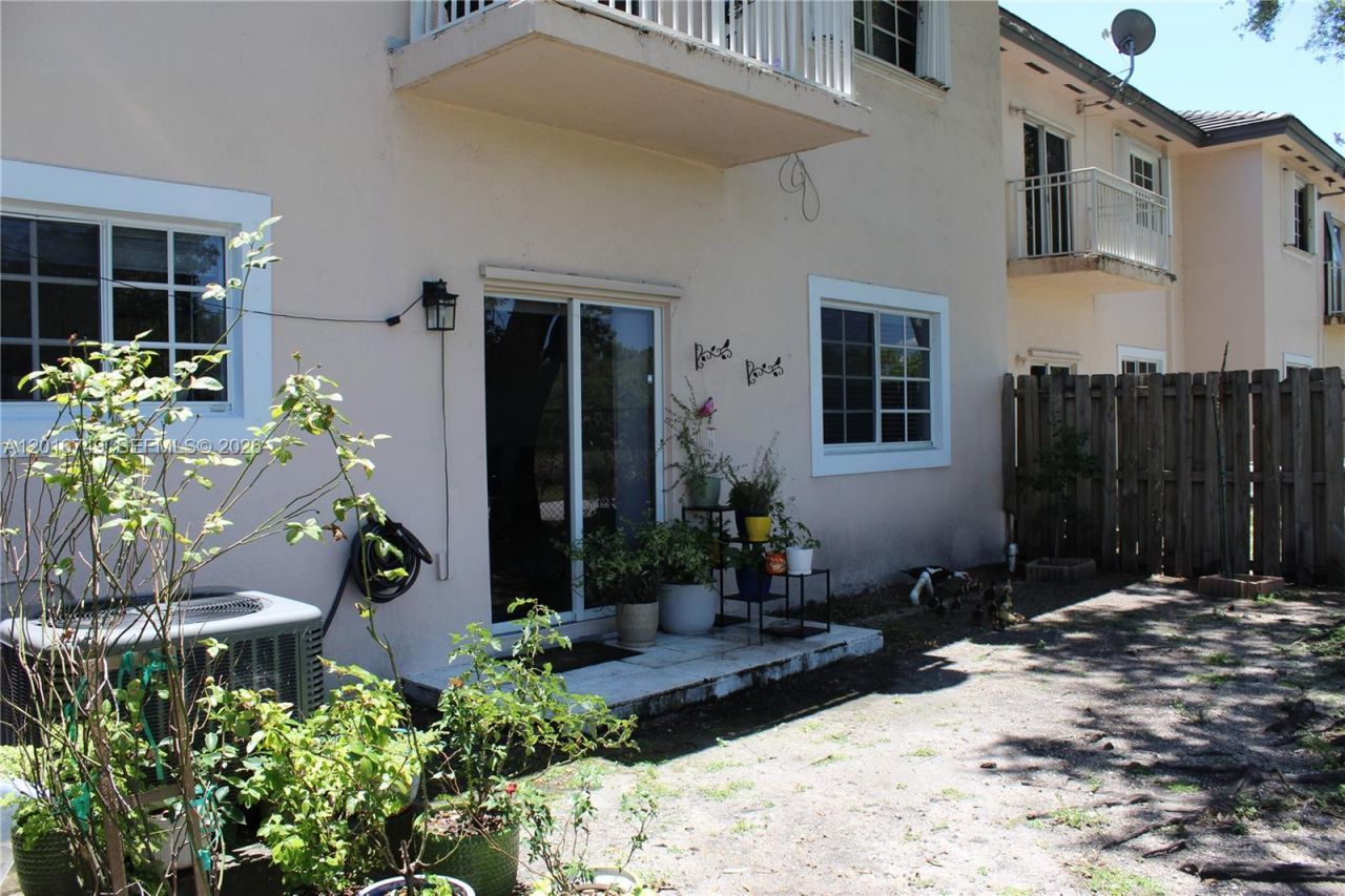 2741 NE 4th St, Unit 103, Homestead, FL 33033 Photo