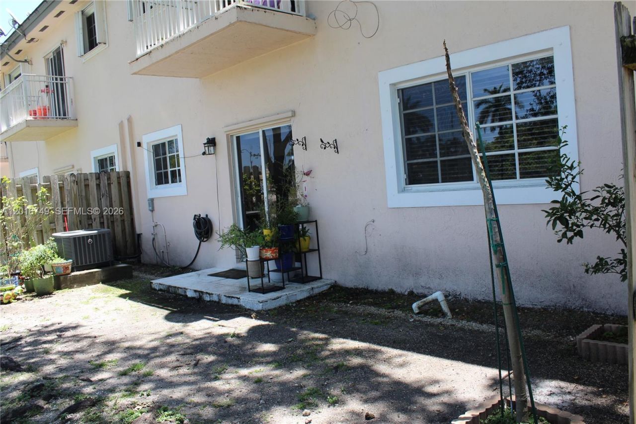 2741 NE 4th St, Unit 103, Homestead, FL 33033 Photo