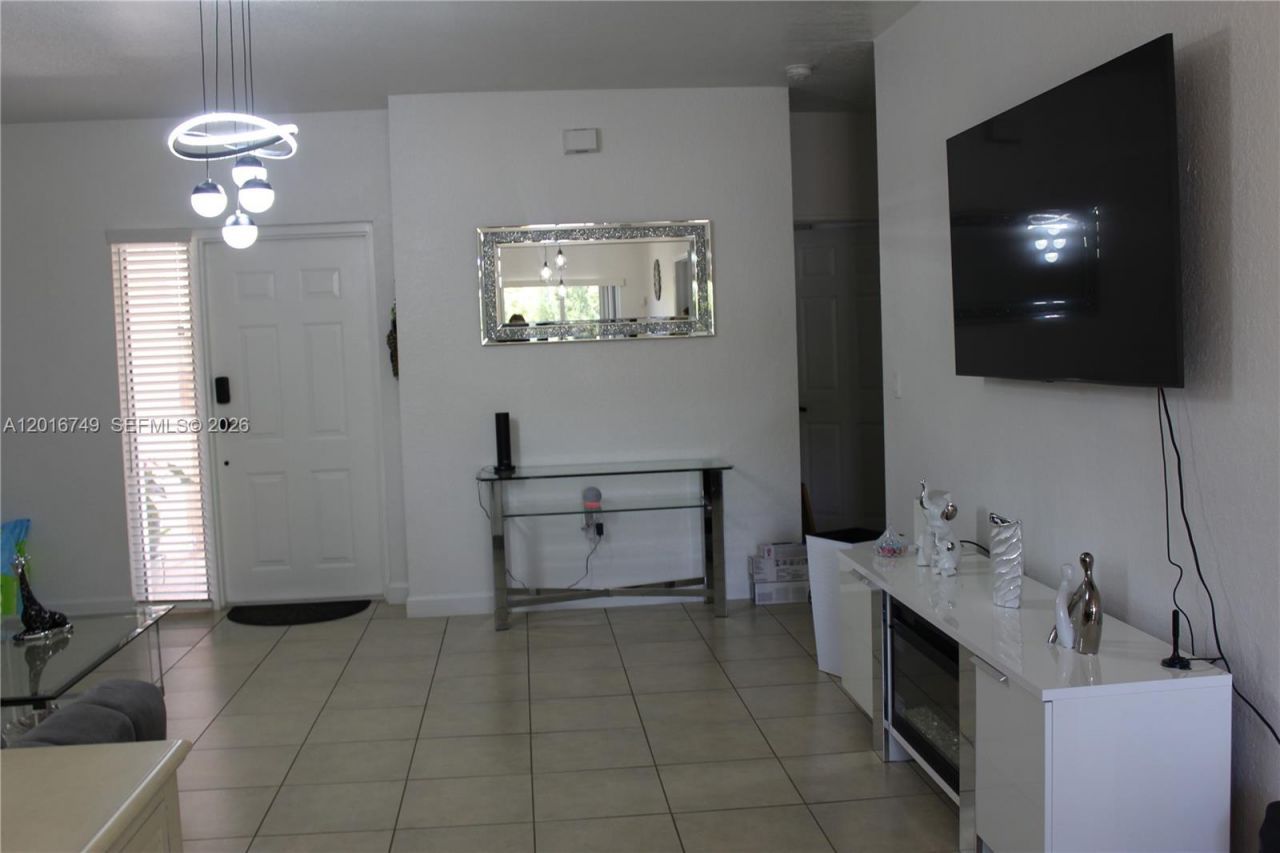 2741 NE 4th St, Unit 103, Homestead, FL 33033 Photo
